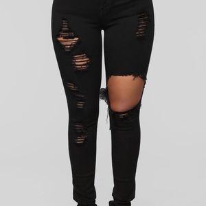 FASHION NOVA RIPPED JEANS